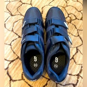 Size 44 (10.5) Mens Peleton Shoes. Used maybe twice! Mint condition….